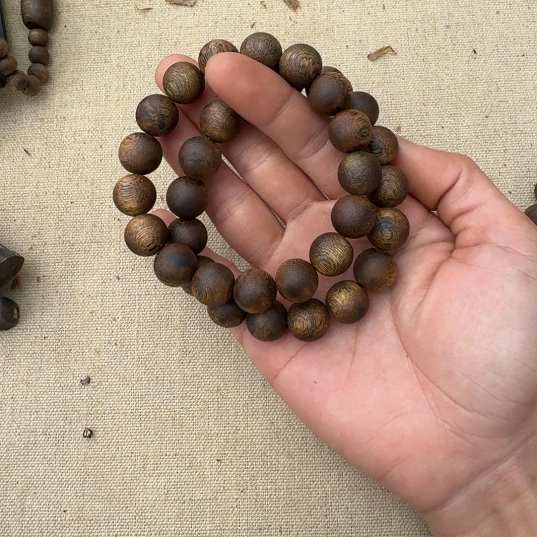 沉香手串绿奇楠单圈约1.3-15多样性发一条