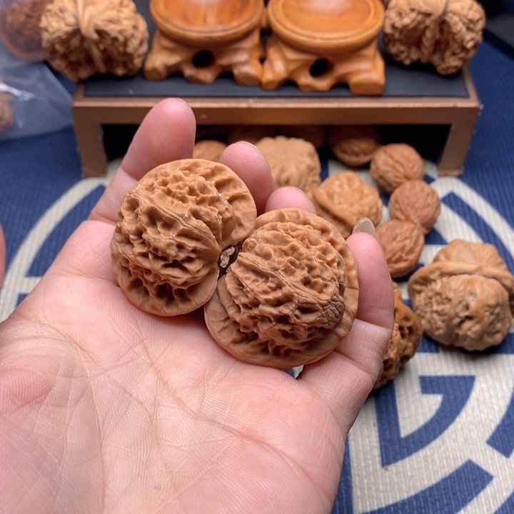 文玩核桃吊坠做****头宫灯