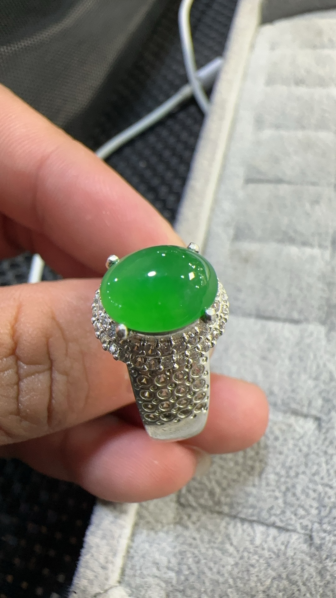 双利翡翠 冰阳绿蛋面 裸石尺寸 9.9-7.7-4.0