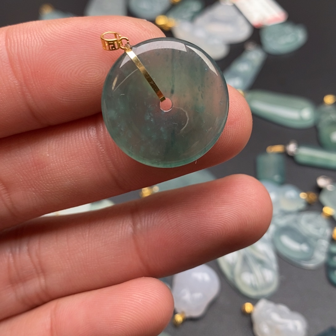 颈饰18K金镶嵌翡翠