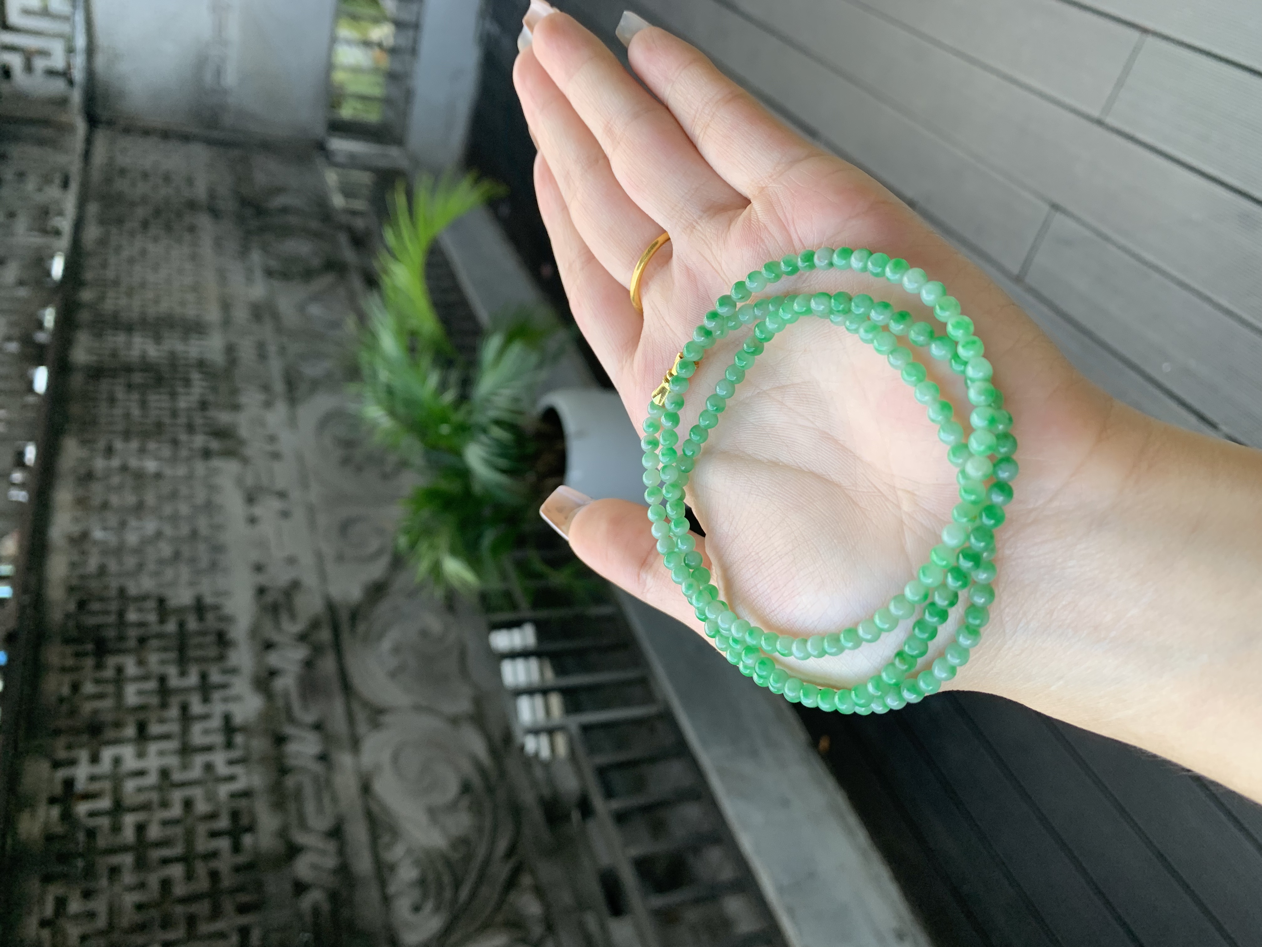 缅甸翡翠A货飘绿小米珠时尚精美项链卡3.7mm