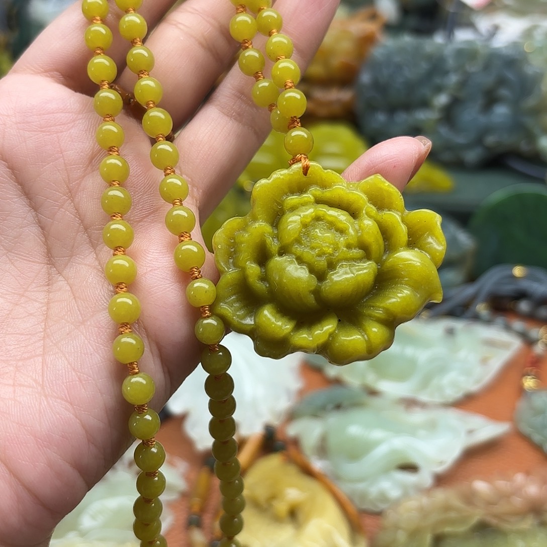 蛇纹石玉未镶嵌吊坠