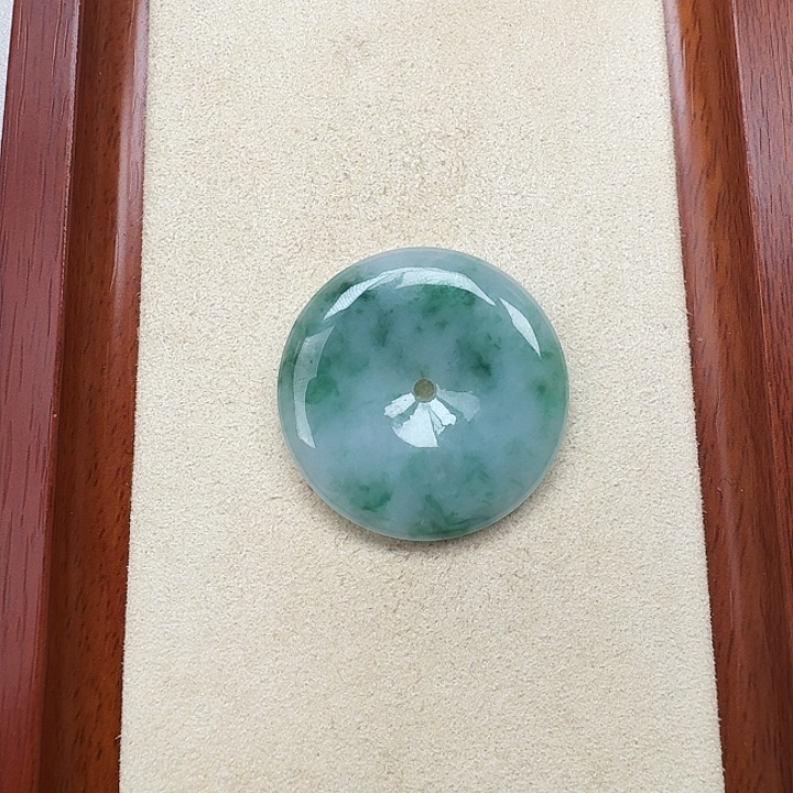 翡翠未镶嵌颈饰孤品