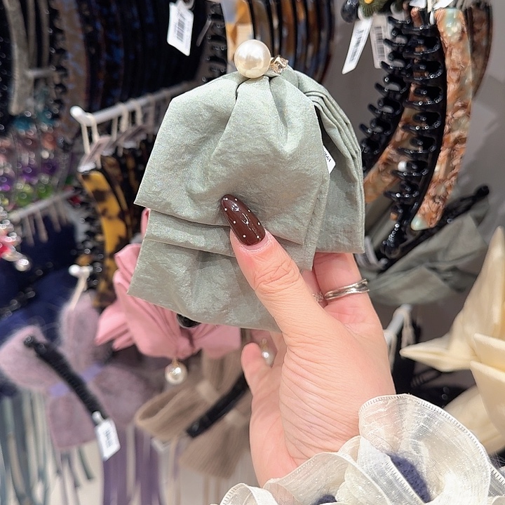 绿色纱纱香蕉夹蝴蝶结