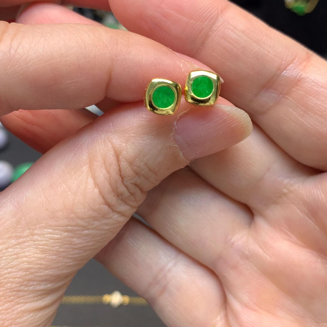 翡翠未镶嵌耳饰有纹裂