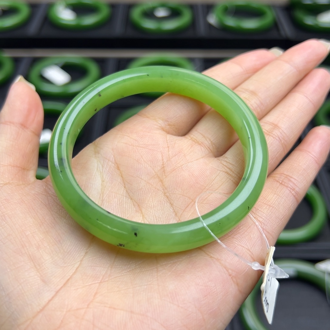 和田玉（碧玉）未镶嵌手镯