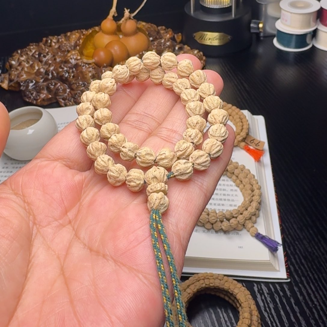 柏香籽/百香籽吊坠手持