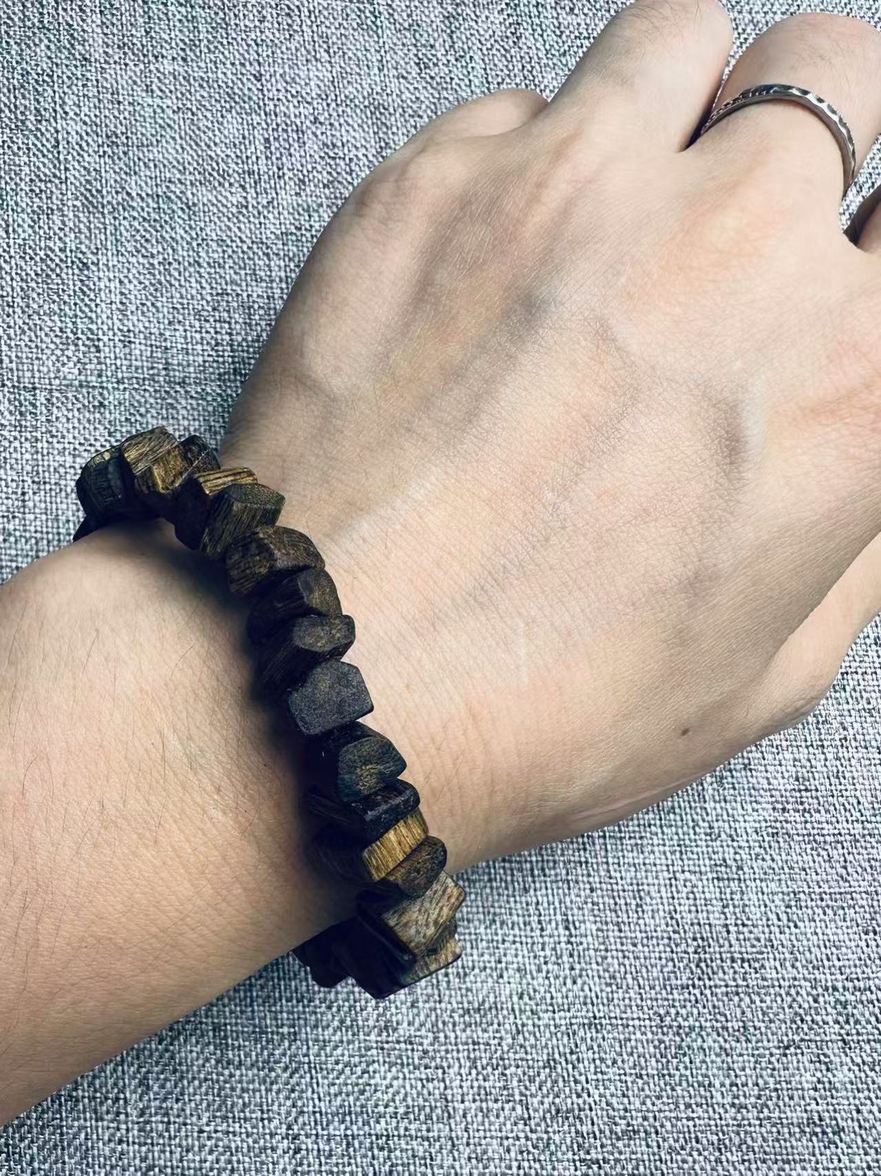 入门级沉水香木精品手串