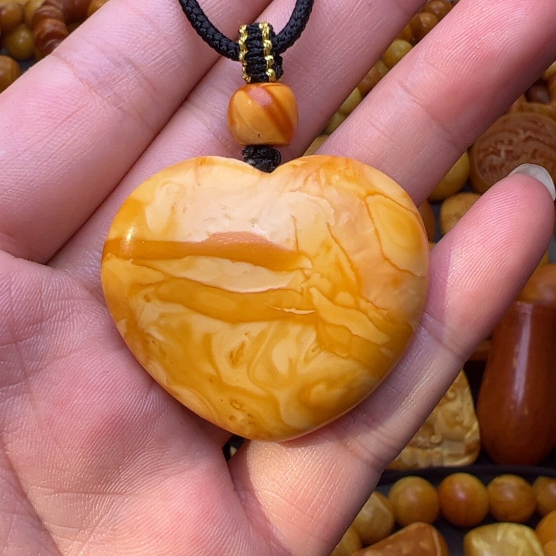 蜜蜡未镶嵌珠宝奇石心型吊坠