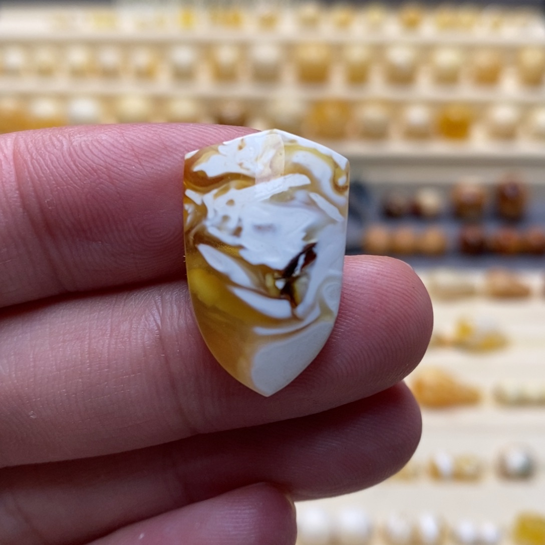 琥珀珠宝奇石未镶嵌