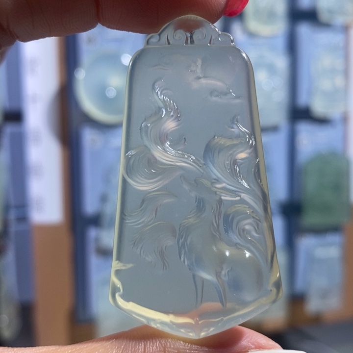 岫玉未镶嵌颈饰吊坠