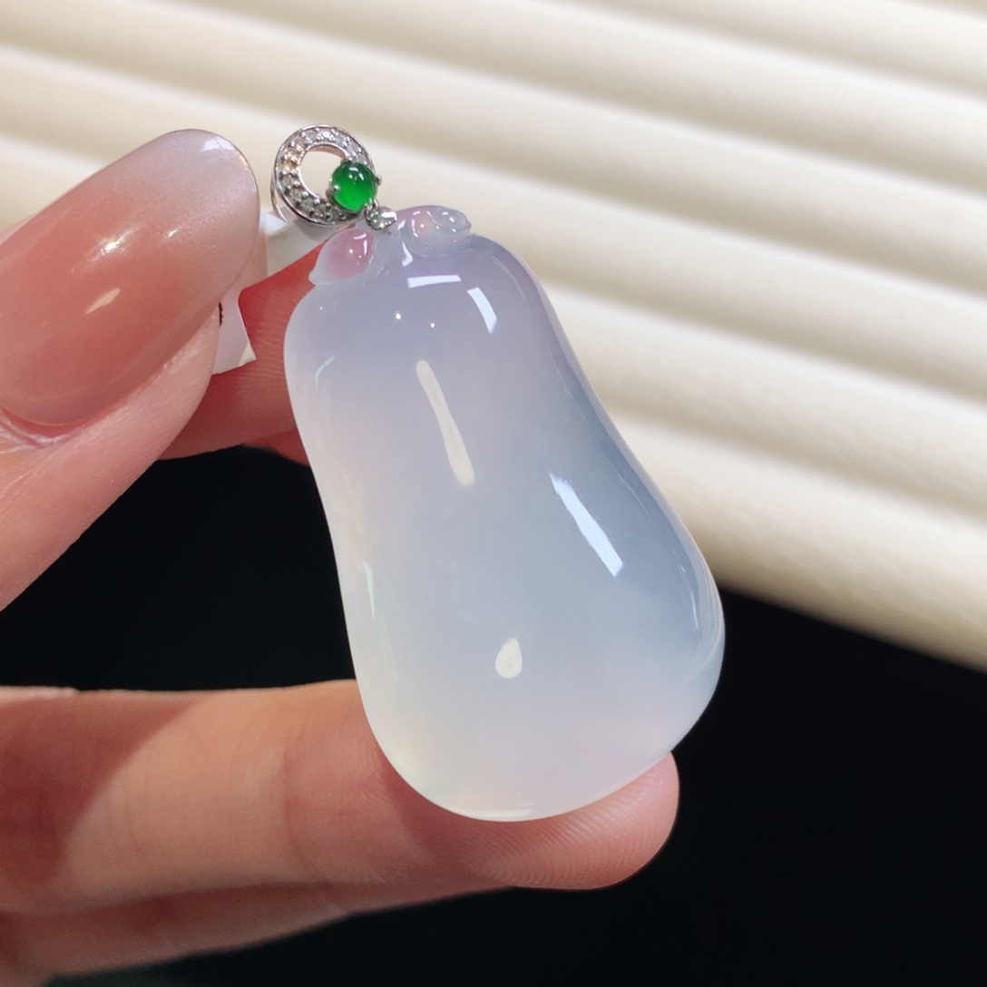 翡翠颈饰18K金镶嵌大瓜