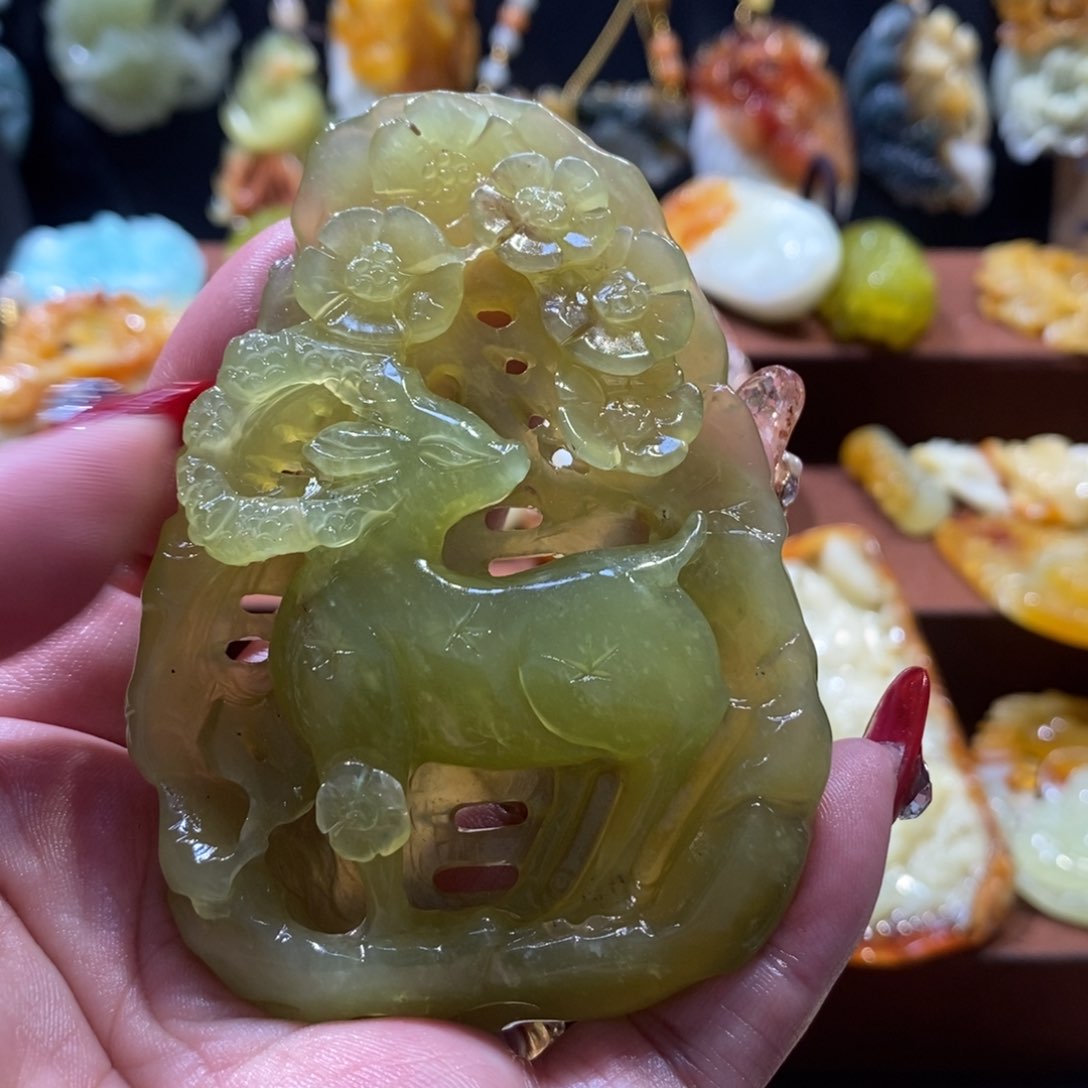 蛇纹石玉颈饰未镶嵌