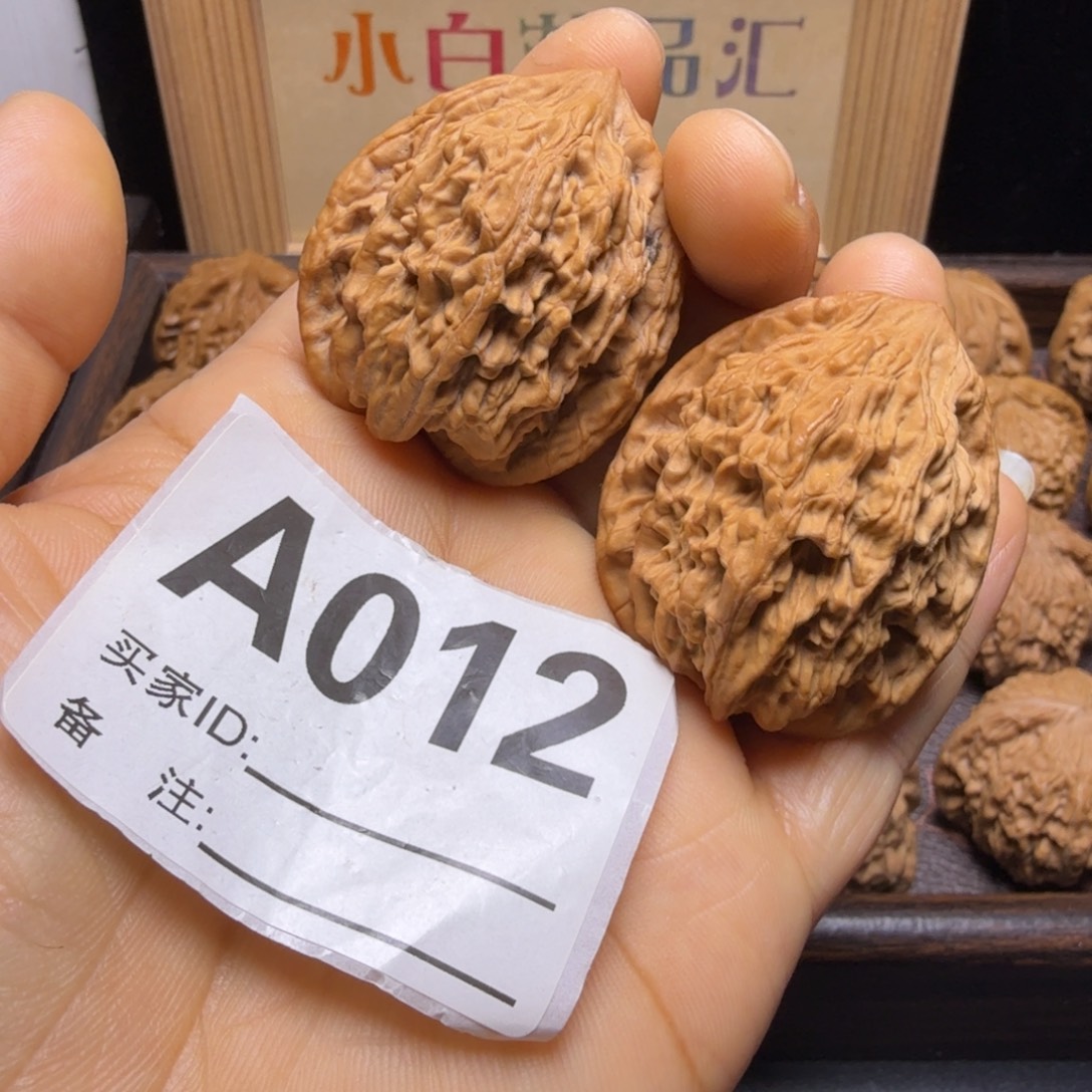 文玩核桃吊坠38尺虎头A012