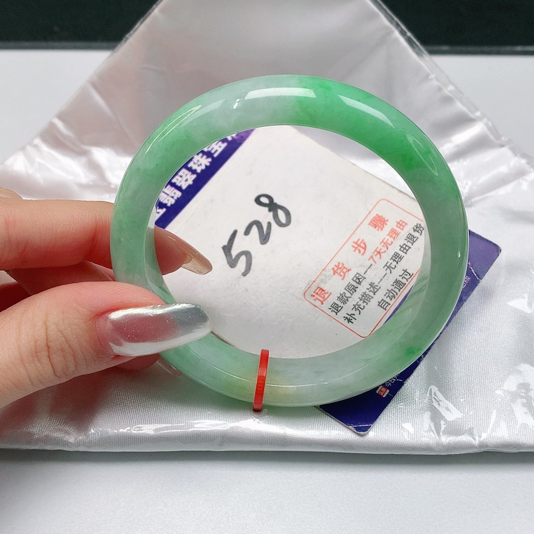 翡翠手镯未镶嵌翡翠手镯