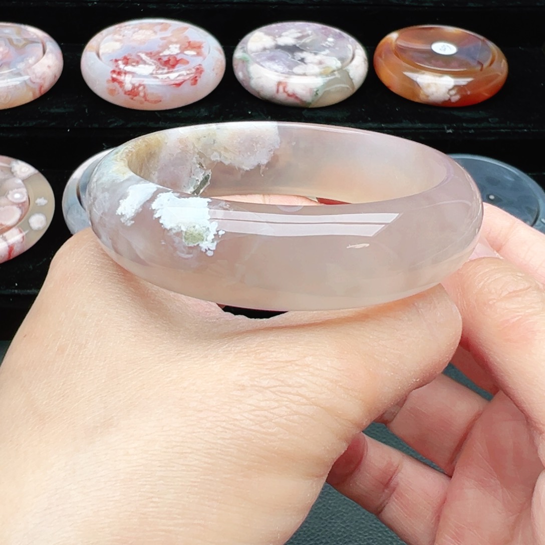 玛瑙/玉髓手镯未镶嵌56