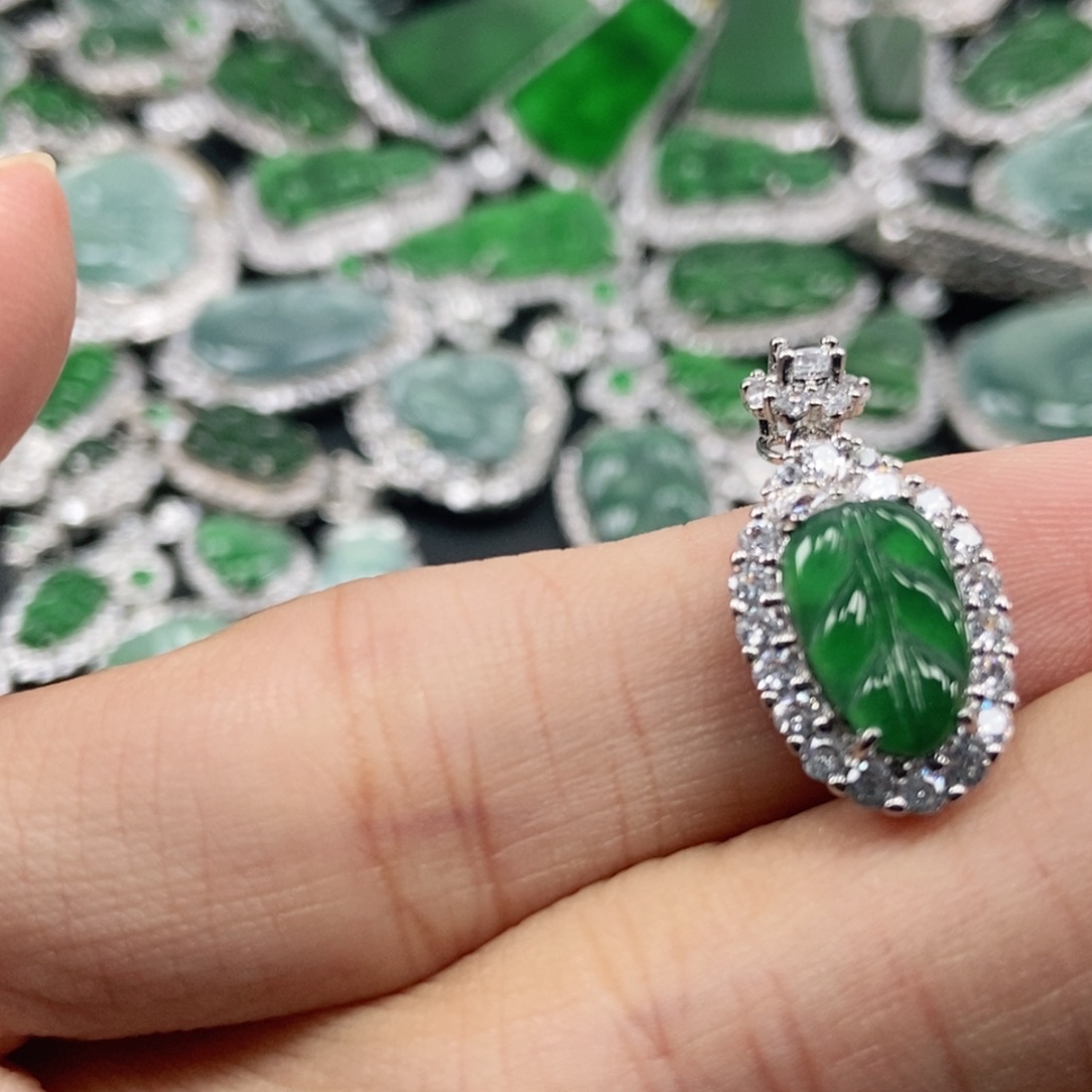 翡翠未镶嵌吊坠(不含链)