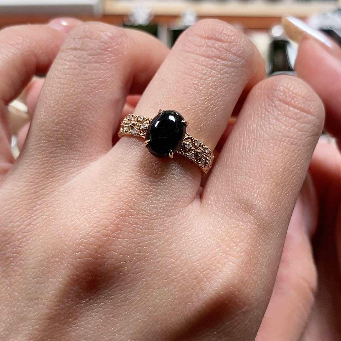 翡翠颈饰18K金镶嵌1。  