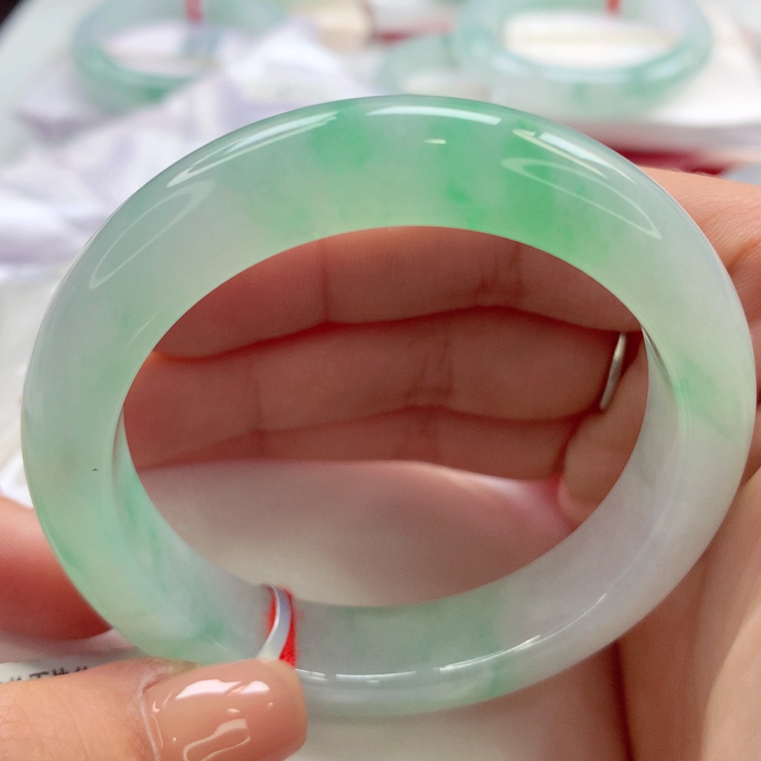 翡翠手镯未镶嵌师妹