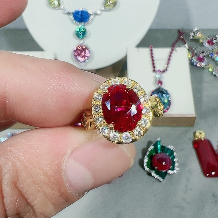 红宝石颈饰未镶嵌