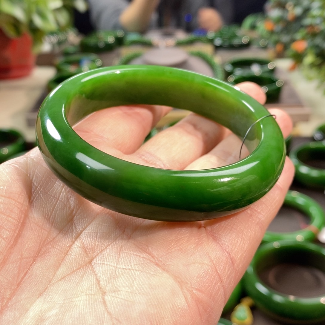 和田玉（碧玉）未镶嵌手镯