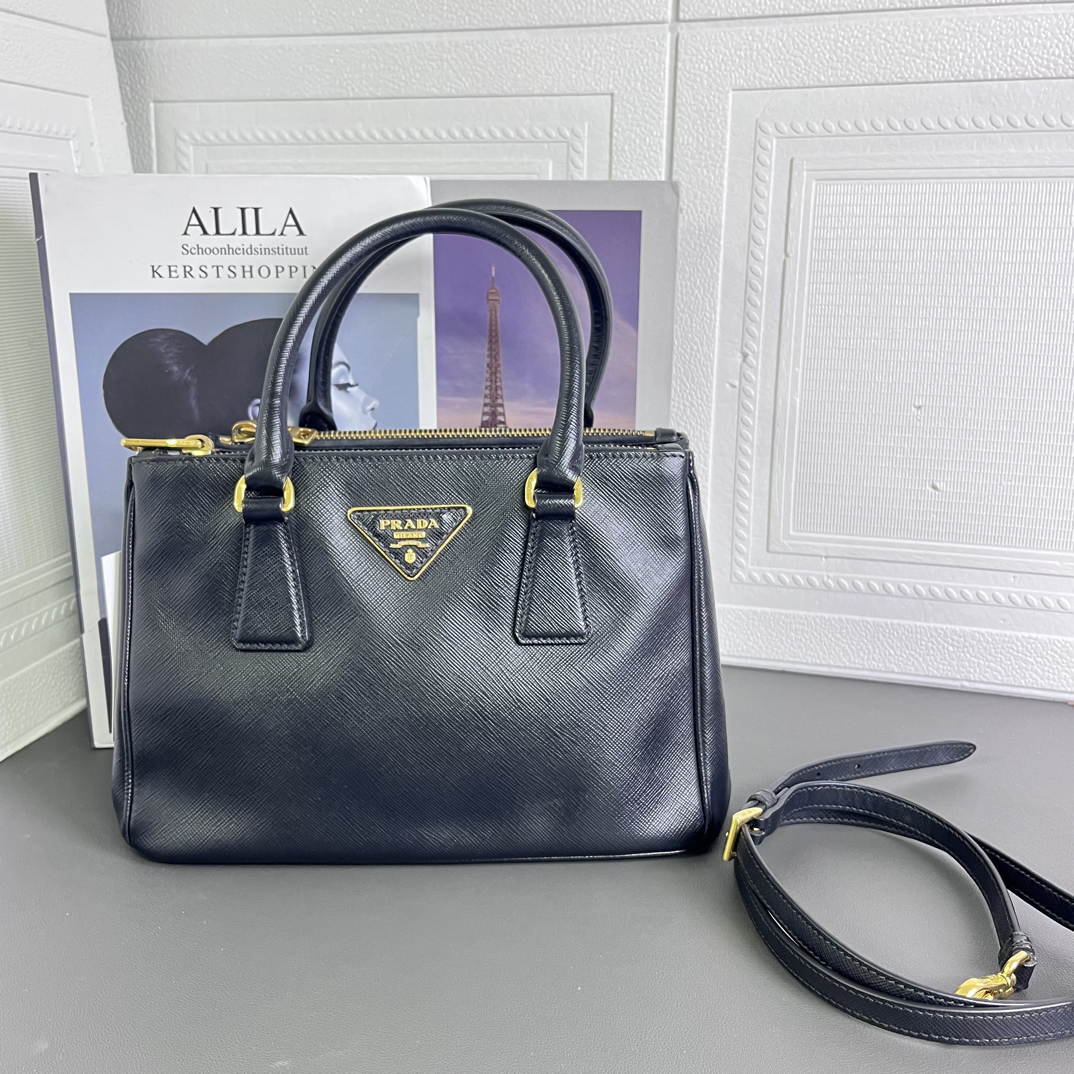 95新 Prada/普拉达 黑金杀手（在售款）底长25手提斜挎包