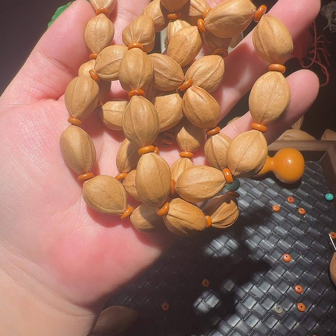 A***坤猴头核桃把件橄榄核