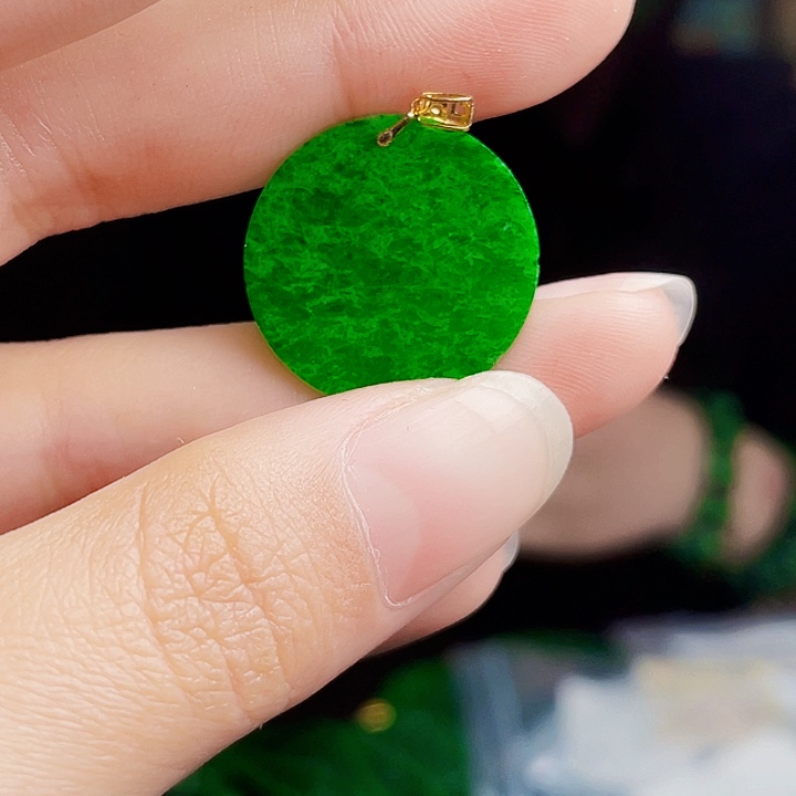 翡翠18K金镶嵌颈饰多样性