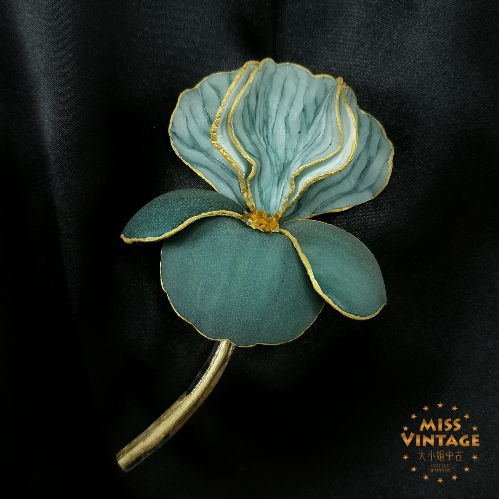 法国cilea Paris手工定制天鹅丝绒鸢尾雾蓝小胸针[5501121-031]