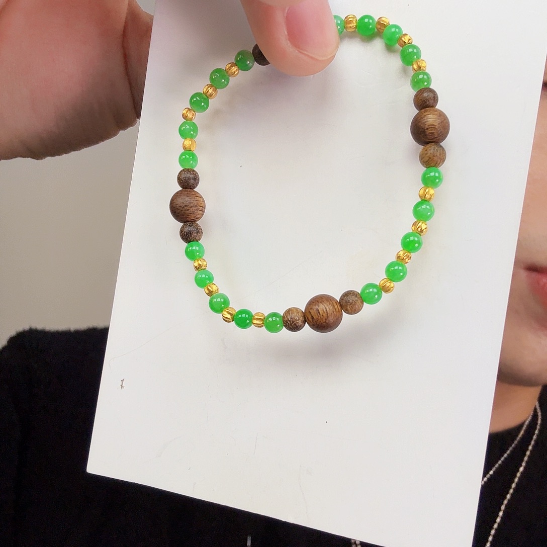 翡翠18K金镶嵌颈饰一件