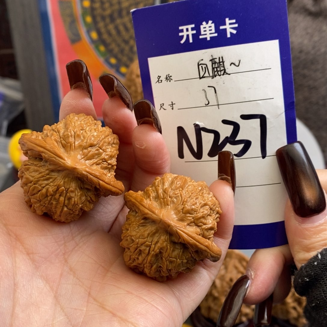 文玩核桃吊坠血麒麟37尺