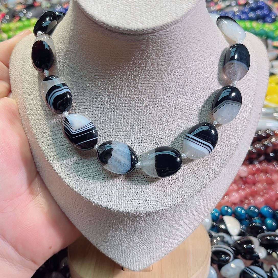 玛瑙/玉髓未镶嵌珠宝半成品水晶玛瑙共生椭圆一条15x19mm