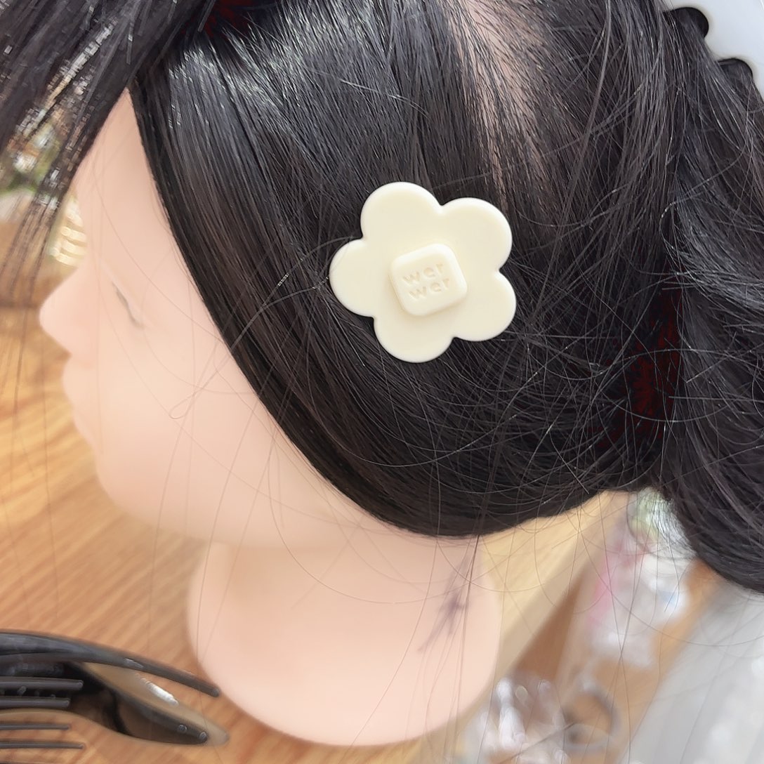 皮质铁合金小号花朵奶白