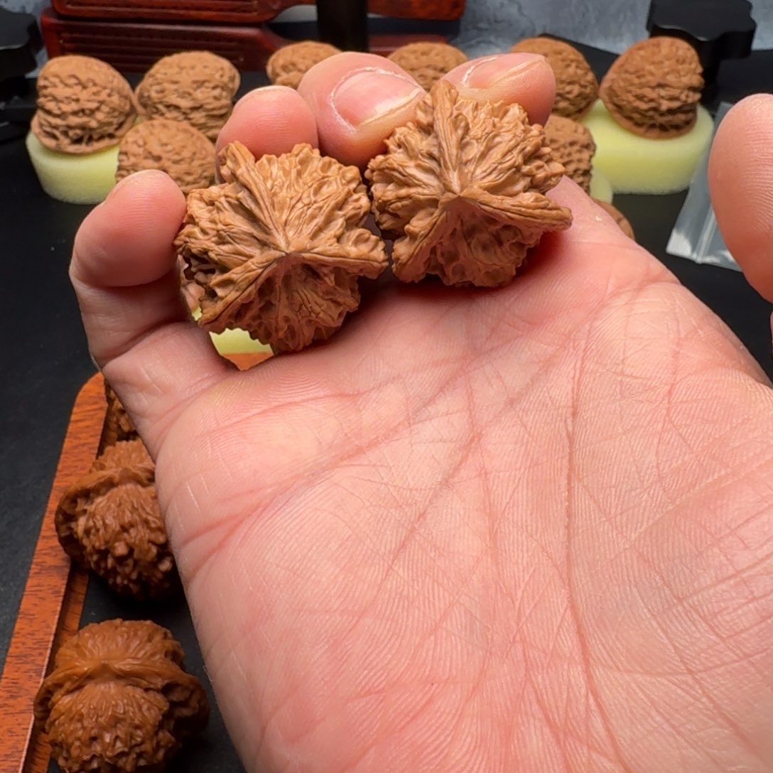 文玩核桃把件盘山三棱