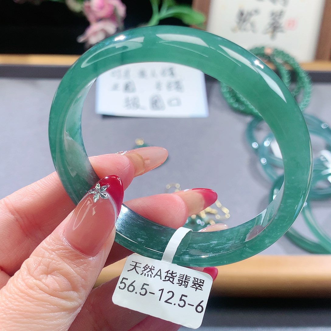 翡翠手镯（圆镯）未镶嵌