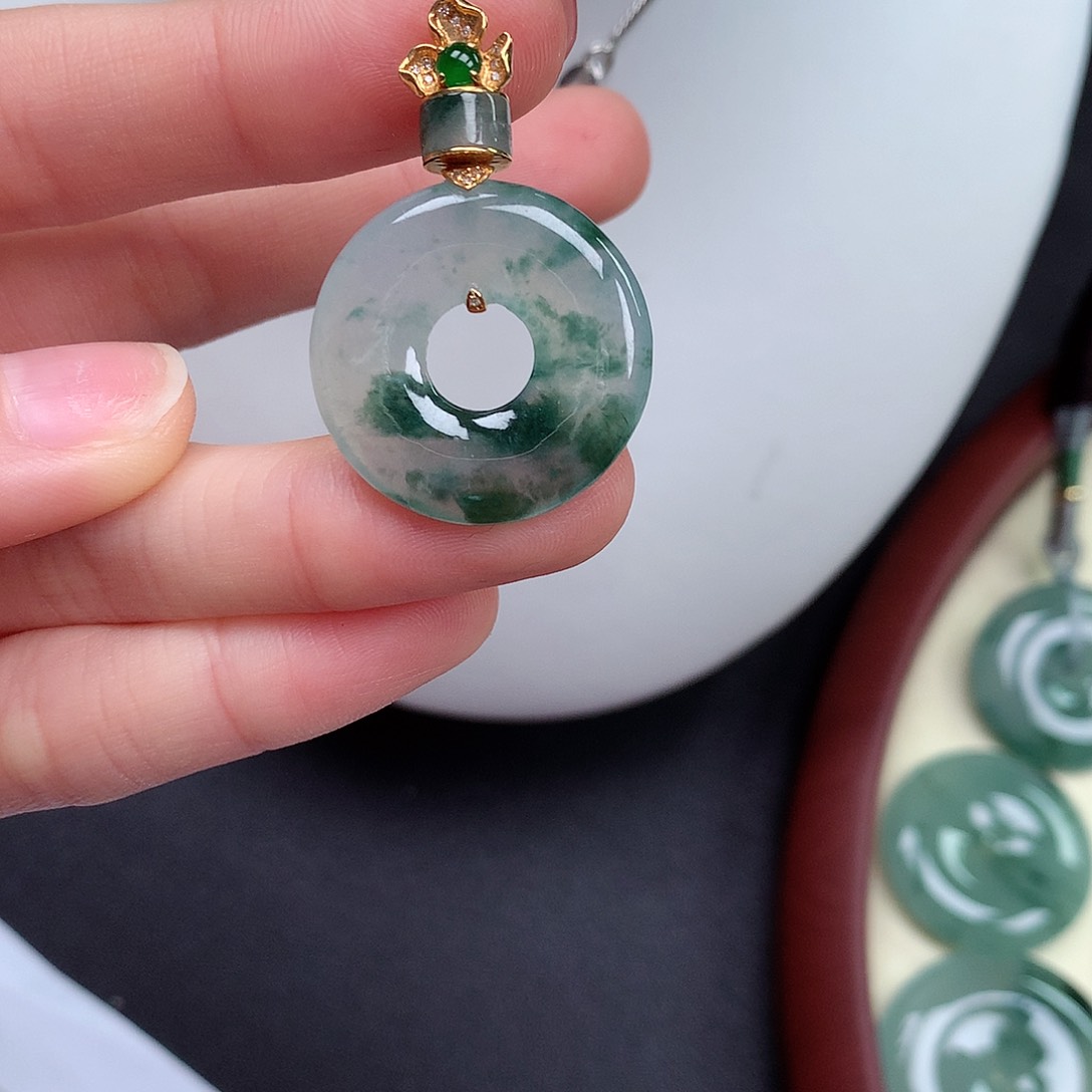 翡翠颈饰18K金镶嵌甜甜圈