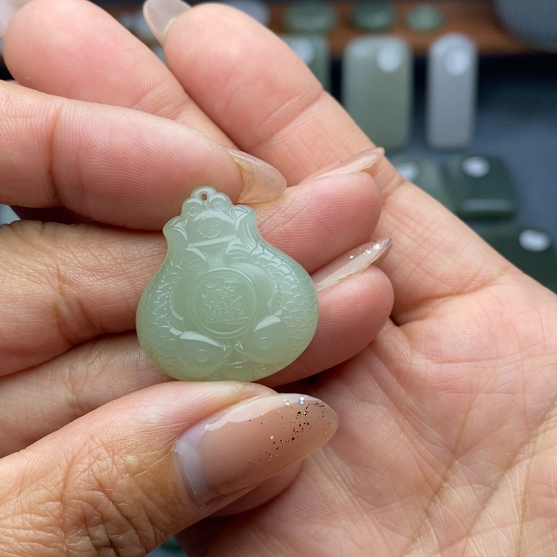 和田玉颈饰未镶嵌出**蓉