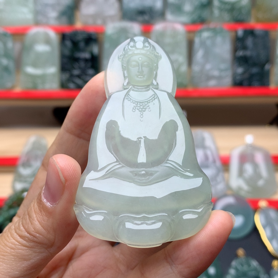 翡翠颈饰未镶嵌。*夏素衣