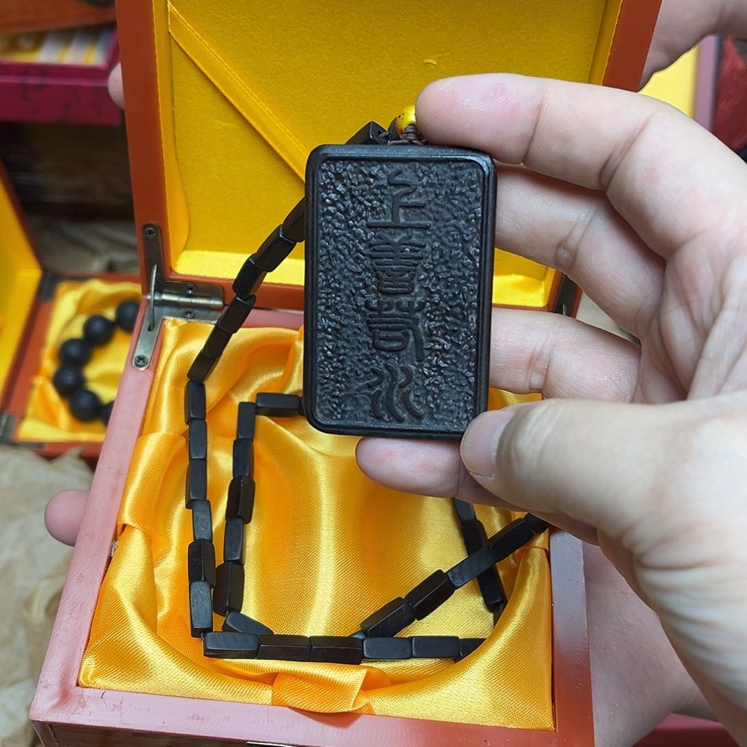 大叶紫檀（黑酸枝木类）