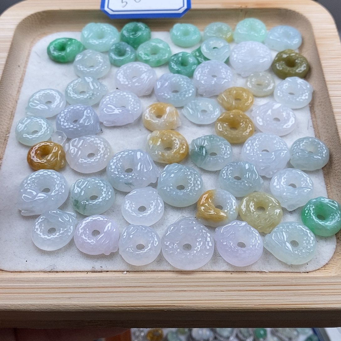 翡翠颈饰未镶嵌龙环1个