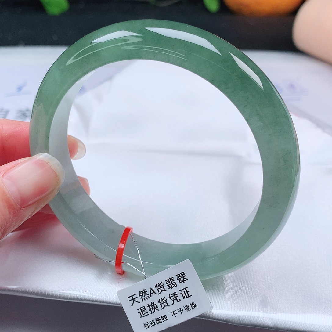 翡翠手镯未镶嵌60圈