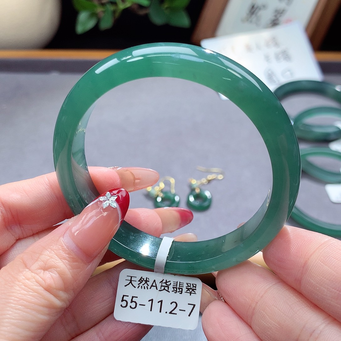翡翠手镯（圆镯）未镶嵌