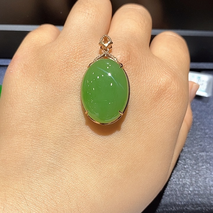 和田玉18K金镶嵌颈饰和田挂件