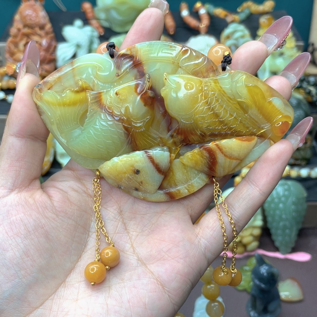 蛇纹石玉颈饰未镶嵌