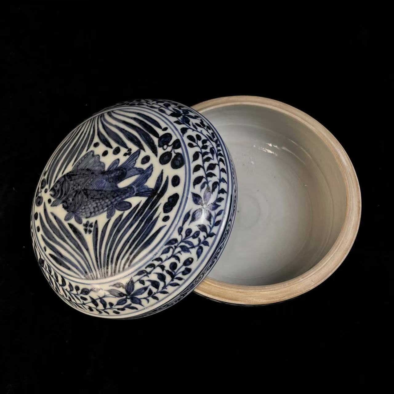 清晚时期青花盖盒