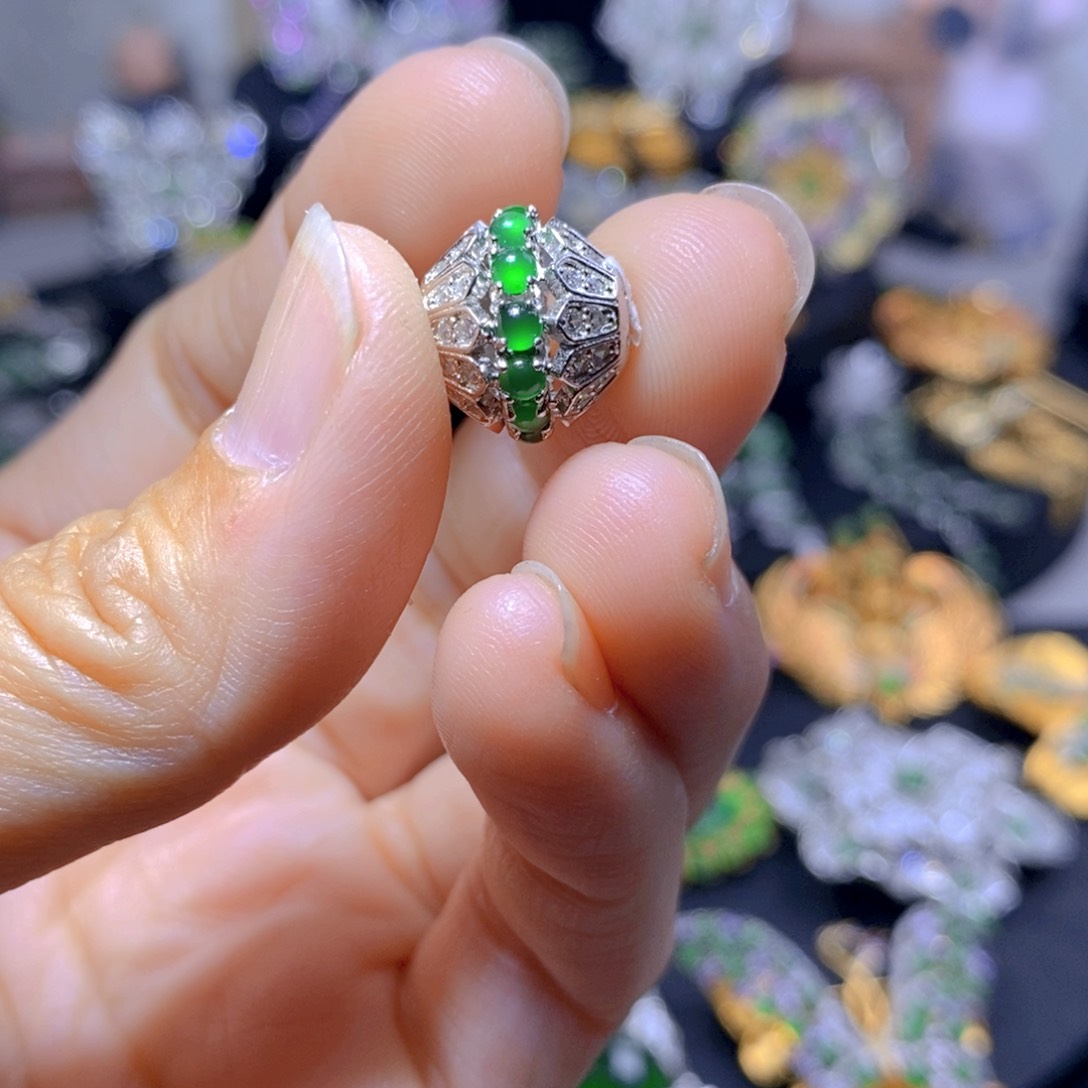 翡翠耳钉银S925镶嵌天然翡翠