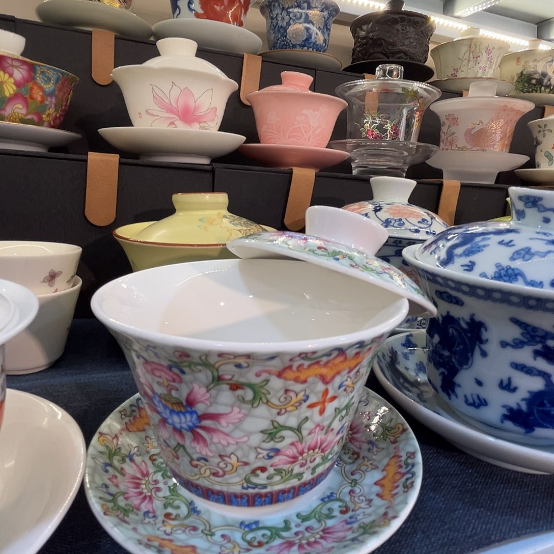 这些盖碗很漂亮！！！