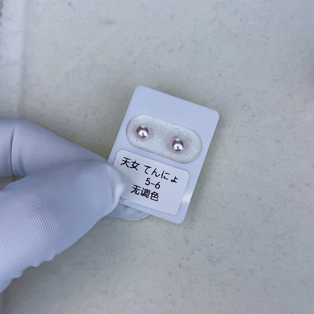 海水珍珠海水akoya天女耳钉5-6mm18K金镶嵌