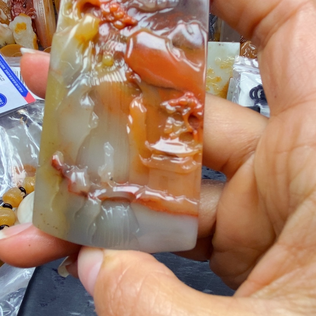 石英质玉（黄龙玉）颈饰未镶嵌