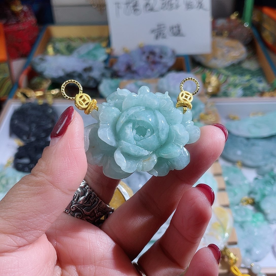 翡翠颈饰未镶嵌吃****）翡翠绿花吊坠